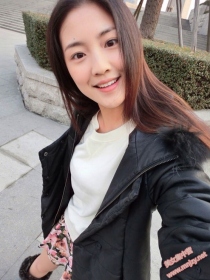 “黄衣女神”Irena的生活写真